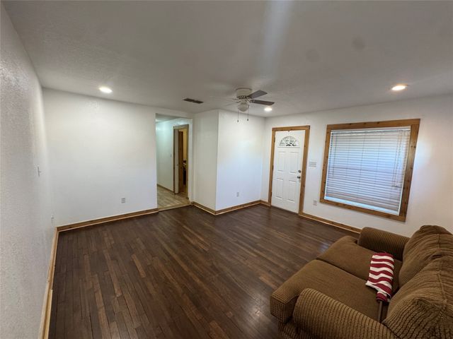 404 N Hannaford Street, Granbury, TX 76048