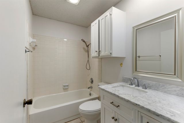 719 Matthews Court, Arlington, TX 76012
