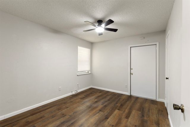 719 Matthews Court, Arlington, TX 76012