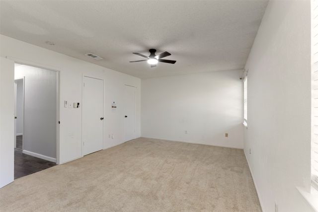 719 Matthews Court, Arlington, TX 76012