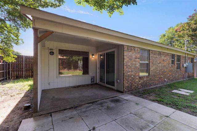 719 Matthews Court, Arlington, TX 76012