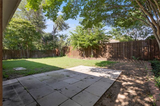 719 Matthews Court, Arlington, TX 76012