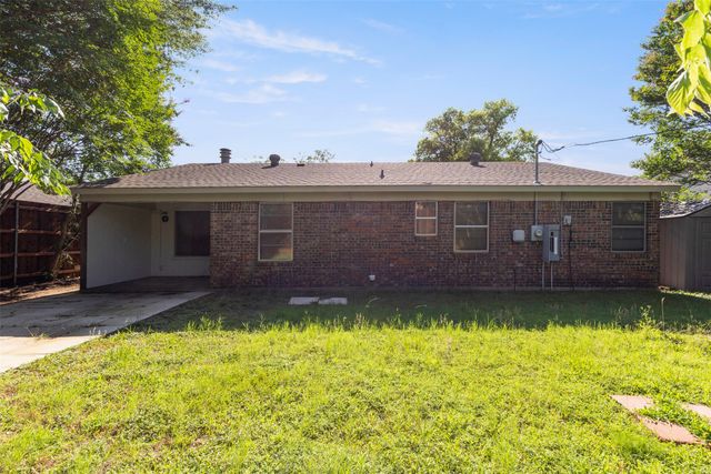 719 Matthews Court, Arlington, TX 76012