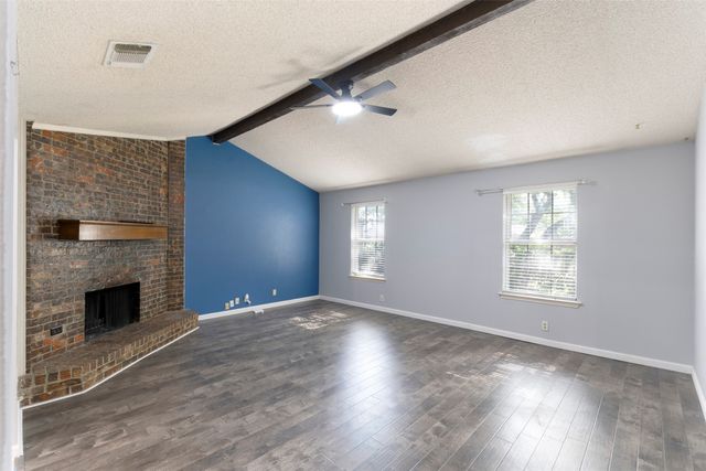 719 Matthews Court, Arlington, TX 76012