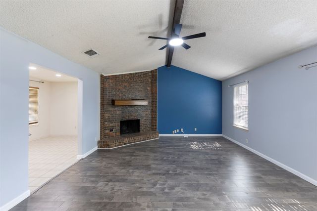 719 Matthews Court, Arlington, TX 76012