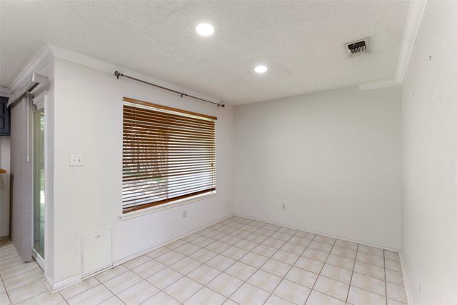 719 Matthews Court, Arlington, TX 76012