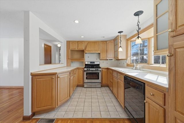 71 Clifford St, Yarmouth, MA 02664