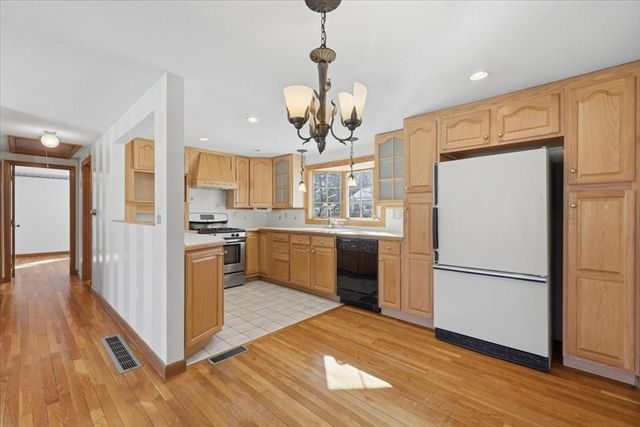 71 Clifford St, Yarmouth, MA 02664