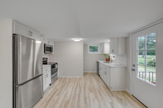 6690 Nez Perce Drive, Chanhassen, MN 55317