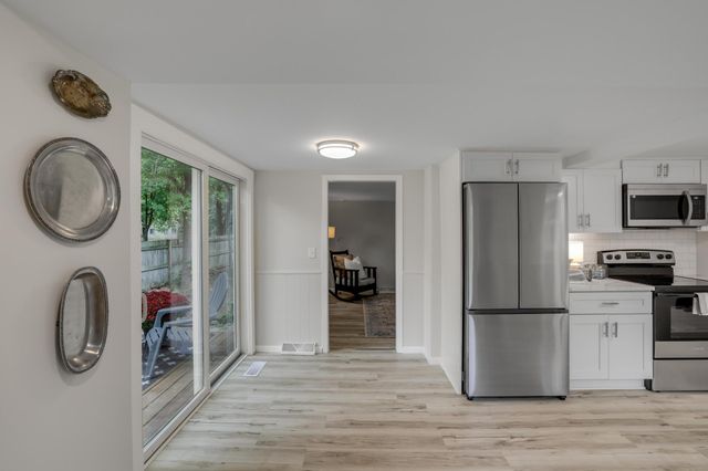 6690 Nez Perce Drive, Chanhassen, MN 55317