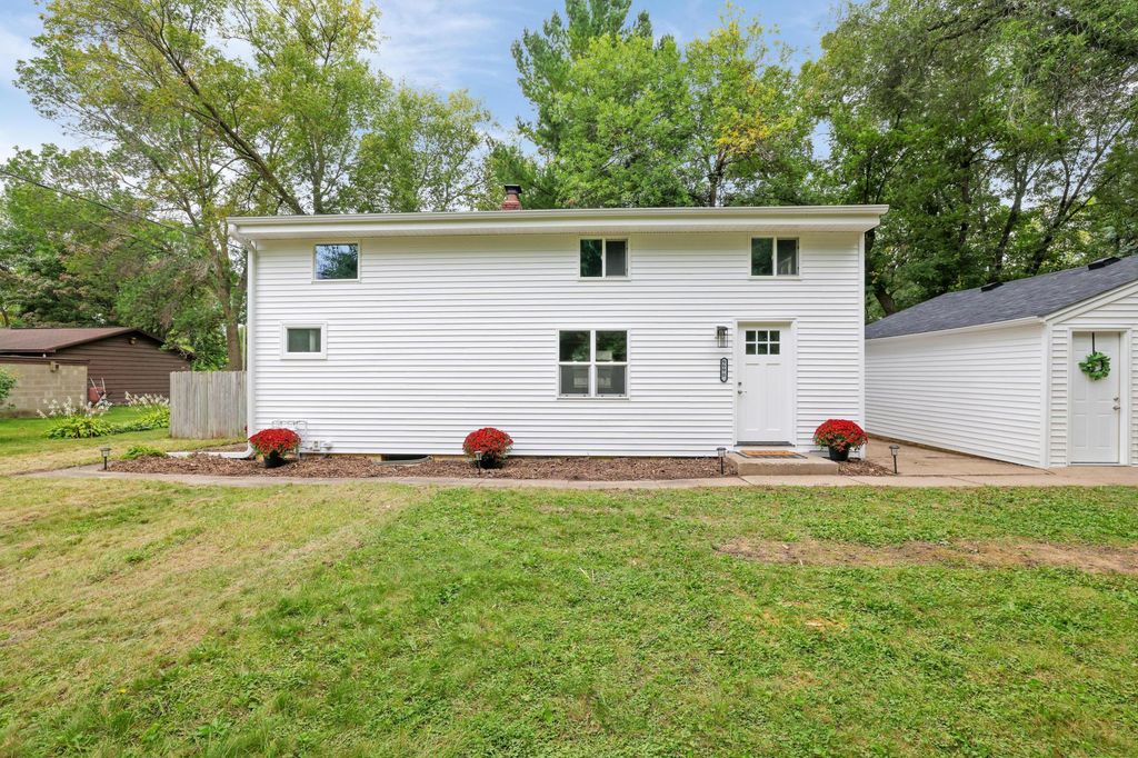 6690 Nez Perce Drive, Chanhassen, MN 55317