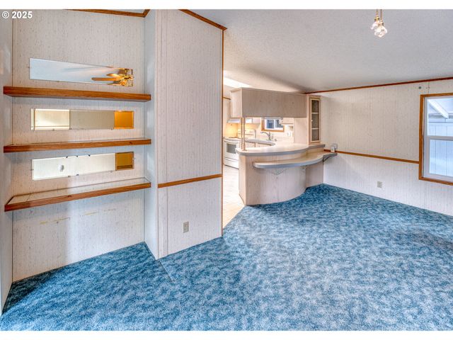 301 E COLUMBIA Dr 61, Newberg, OR 97132