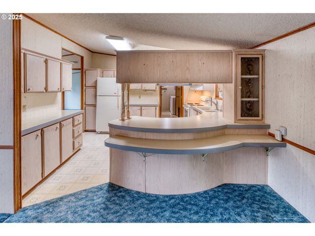 301 E COLUMBIA Dr 61, Newberg, OR 97132