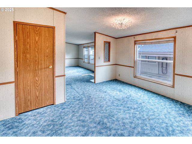 301 E COLUMBIA Dr 61, Newberg, OR 97132