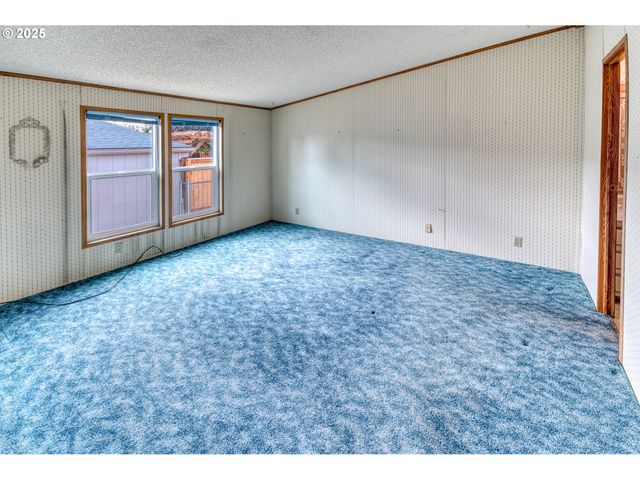 301 E COLUMBIA Dr 61, Newberg, OR 97132