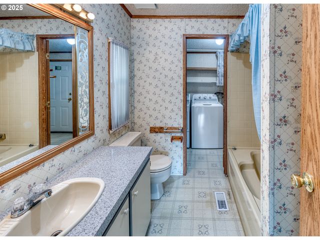 301 E COLUMBIA Dr 61, Newberg, OR 97132