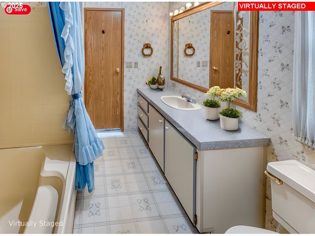 301 E COLUMBIA Dr 61, Newberg, OR 97132