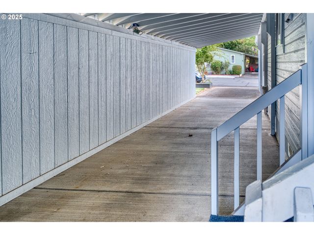 301 E COLUMBIA Dr 61, Newberg, OR 97132