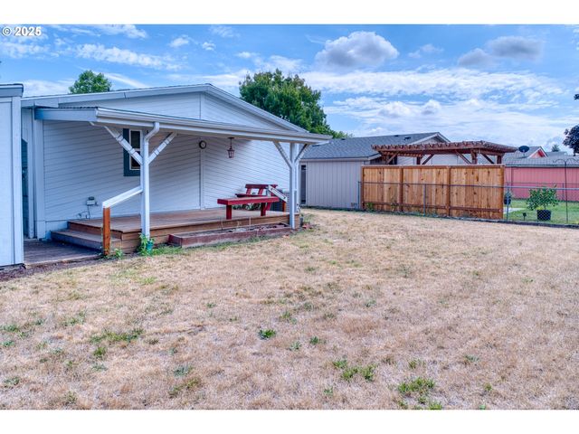 301 E COLUMBIA Dr 61, Newberg, OR 97132