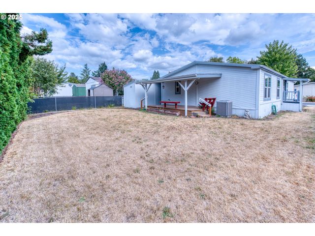 301 E COLUMBIA Dr 61, Newberg, OR 97132
