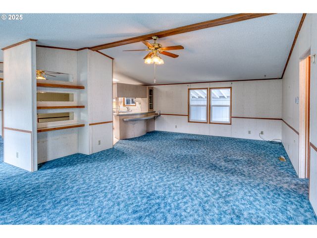 301 E COLUMBIA Dr 61, Newberg, OR 97132