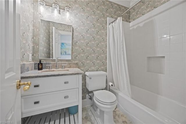 1 Captains Point, Greensboro, NC 27455