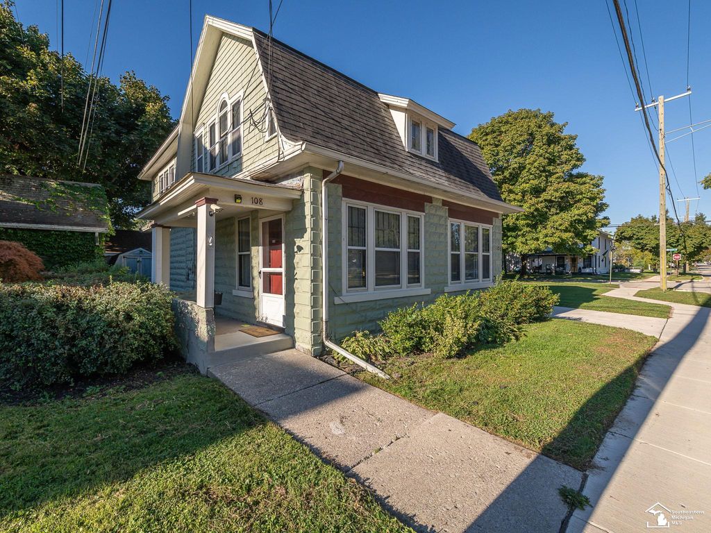 108 E Willow Street, Monroe, MI 48162