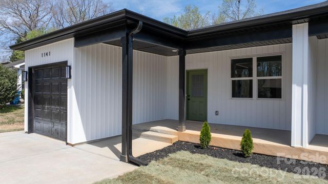 1141 & 1143 12th Street Drive SW, Hickory, NC 28602