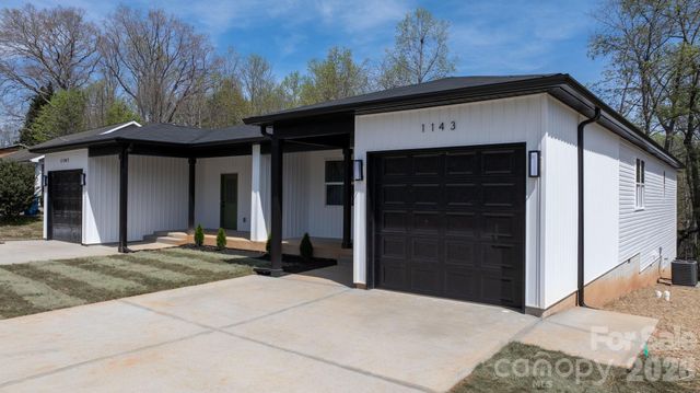 1141 & 1143 12th Street Drive SW, Hickory, NC 28602