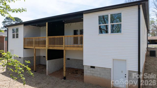 1141 & 1143 12th Street Drive SW, Hickory, NC 28602