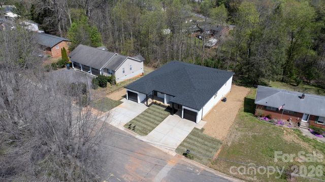 1141 & 1143 12th Street Drive SW, Hickory, NC 28602