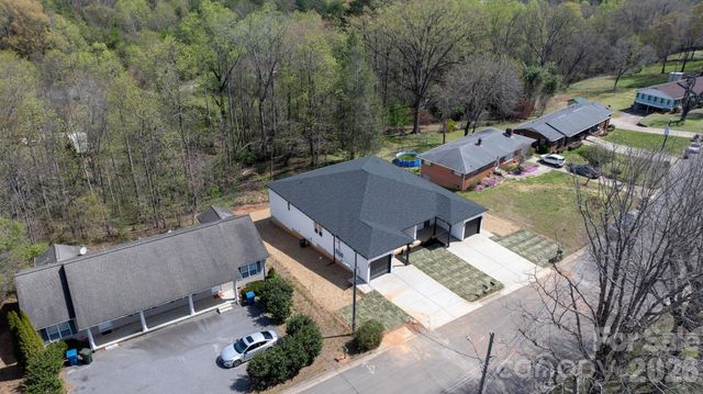 1141 & 1143 12th Street Drive SW, Hickory, NC 28602