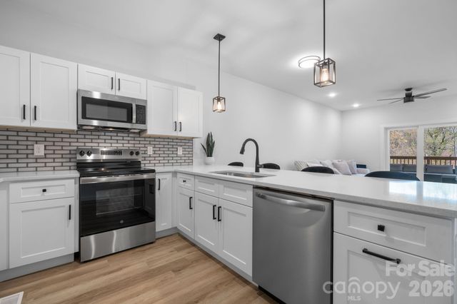 1141 & 1143 12th Street Drive SW, Hickory, NC 28602