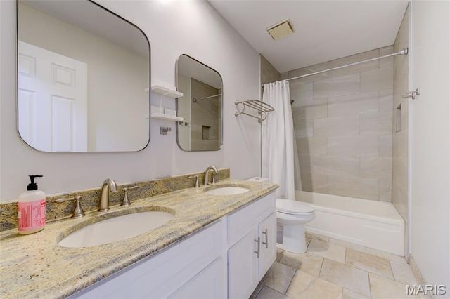 2336 Sportsmen Hill Drive, Chesterfield, MO 63017