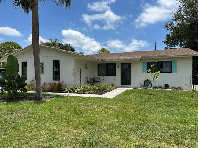 907 SE Lake Street, Stuart, FL 34994