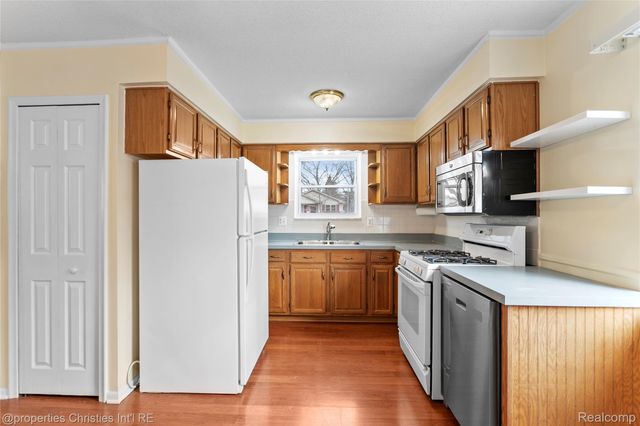 8834 Janis Street, Shelby Charter Township, MI 48317