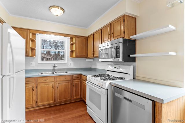8834 Janis Street, Shelby Charter Township, MI 48317