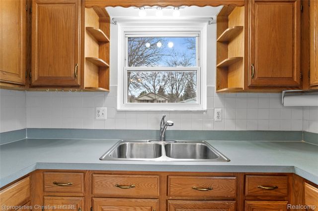 8834 Janis Street, Shelby Charter Township, MI 48317