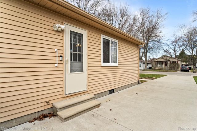 8834 Janis Street, Shelby Charter Township, MI 48317