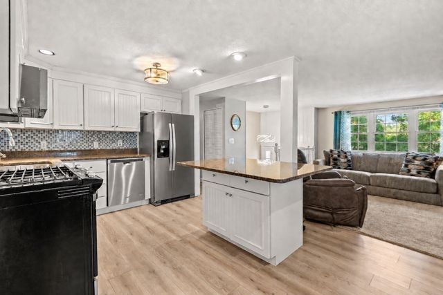 15 Sharyn Circle, Lowell, MA 01852