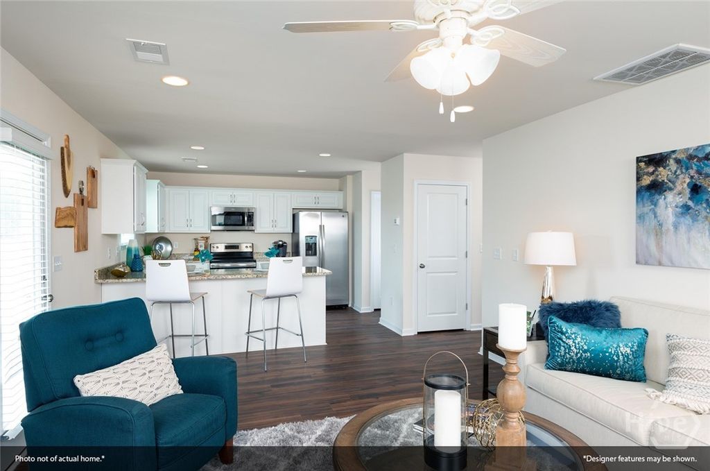 Image 5 of property listing at 126 Praline Road, Savannah, GA 31419