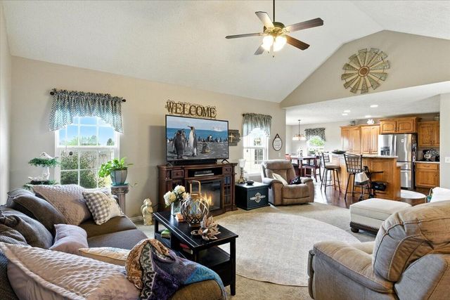 1294 E 478th Road, Bolivar, MO 65613