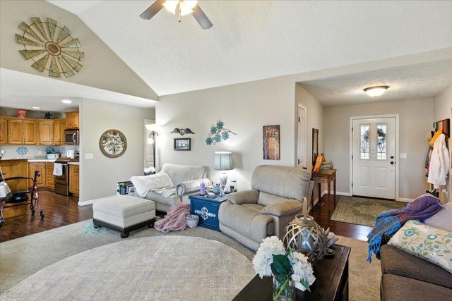 1294 E 478th Road, Bolivar, MO 65613