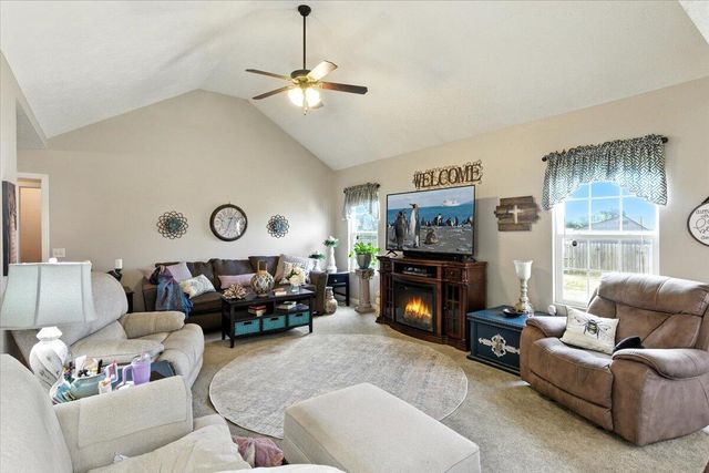 1294 E 478th Road, Bolivar, MO 65613