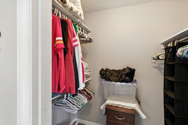 1294 E 478th Road, Bolivar, MO 65613