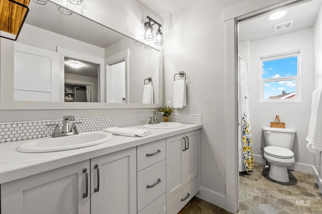 2362 E Shady Glade Dr, Meridian, ID 83642