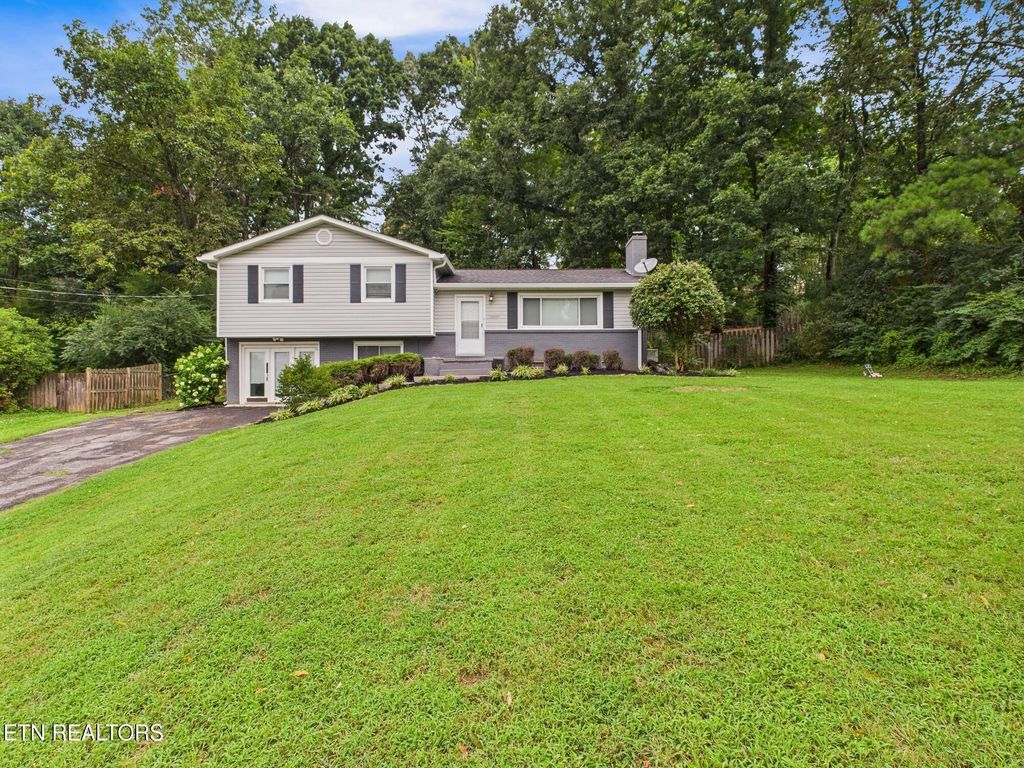 4425 Deerfield Rd, Knoxville, TN 37921