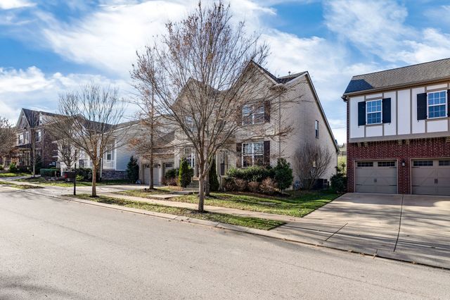 1001 Ryecroft Ln, Franklin, TN 37064