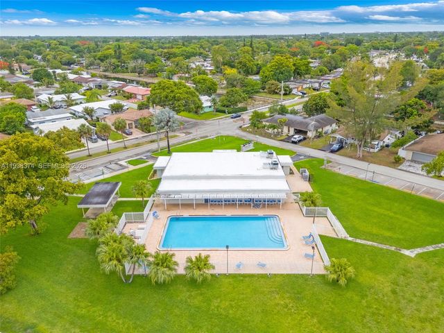 7500 NW 66th Ter, Tamarac, FL 33321