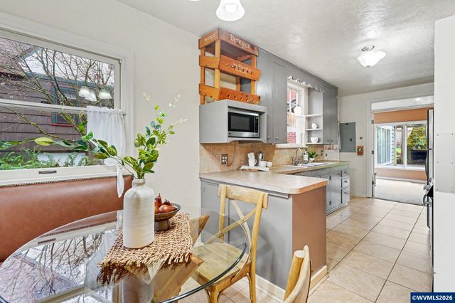 2415 Cottage St SE, Salem, OR 97302